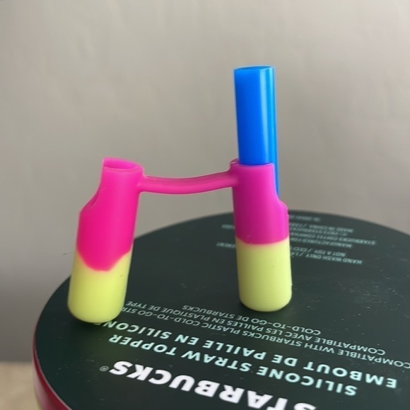 Starbucks 24 OZ. Color-Changing Cold Beverage Cup with Silicone Straw Topper. - Picture 5 of 16